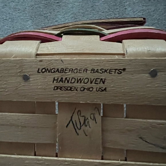 Vintage 1997 Longaberger small Easter basket with liner and plastic insert - Picture 4 of 4